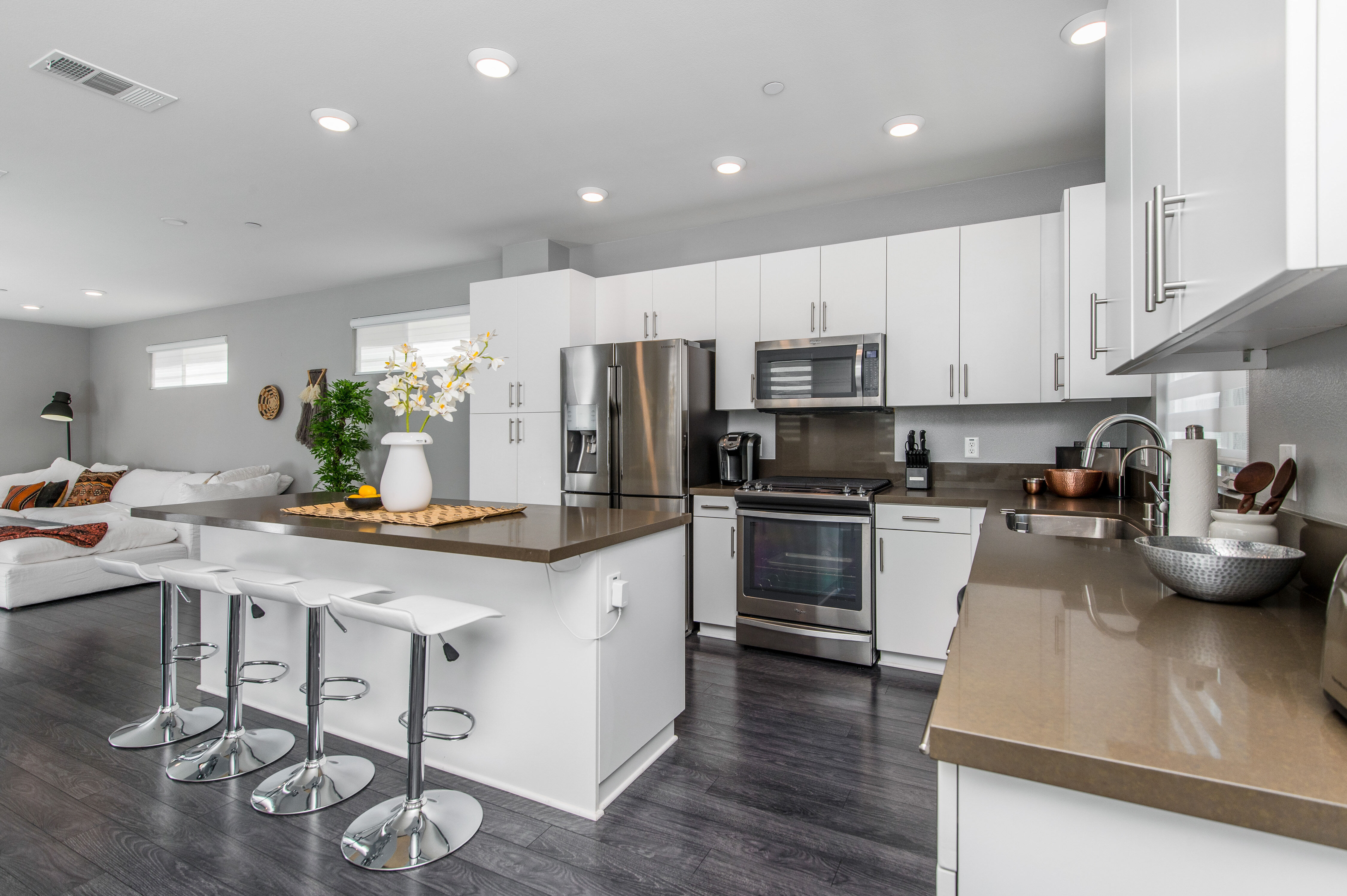 Gorgeous Home in NELA RiverPark Community image 5